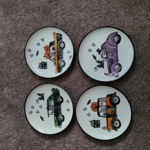 4 small Halloween plates